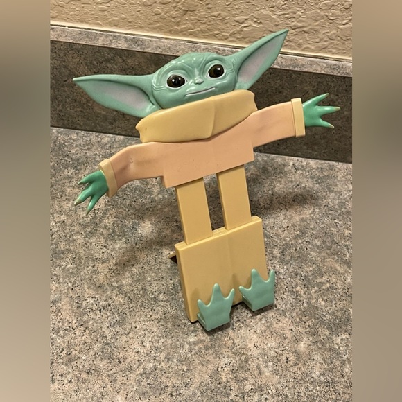 Baby yoda phone holder - Picture 3 of 5